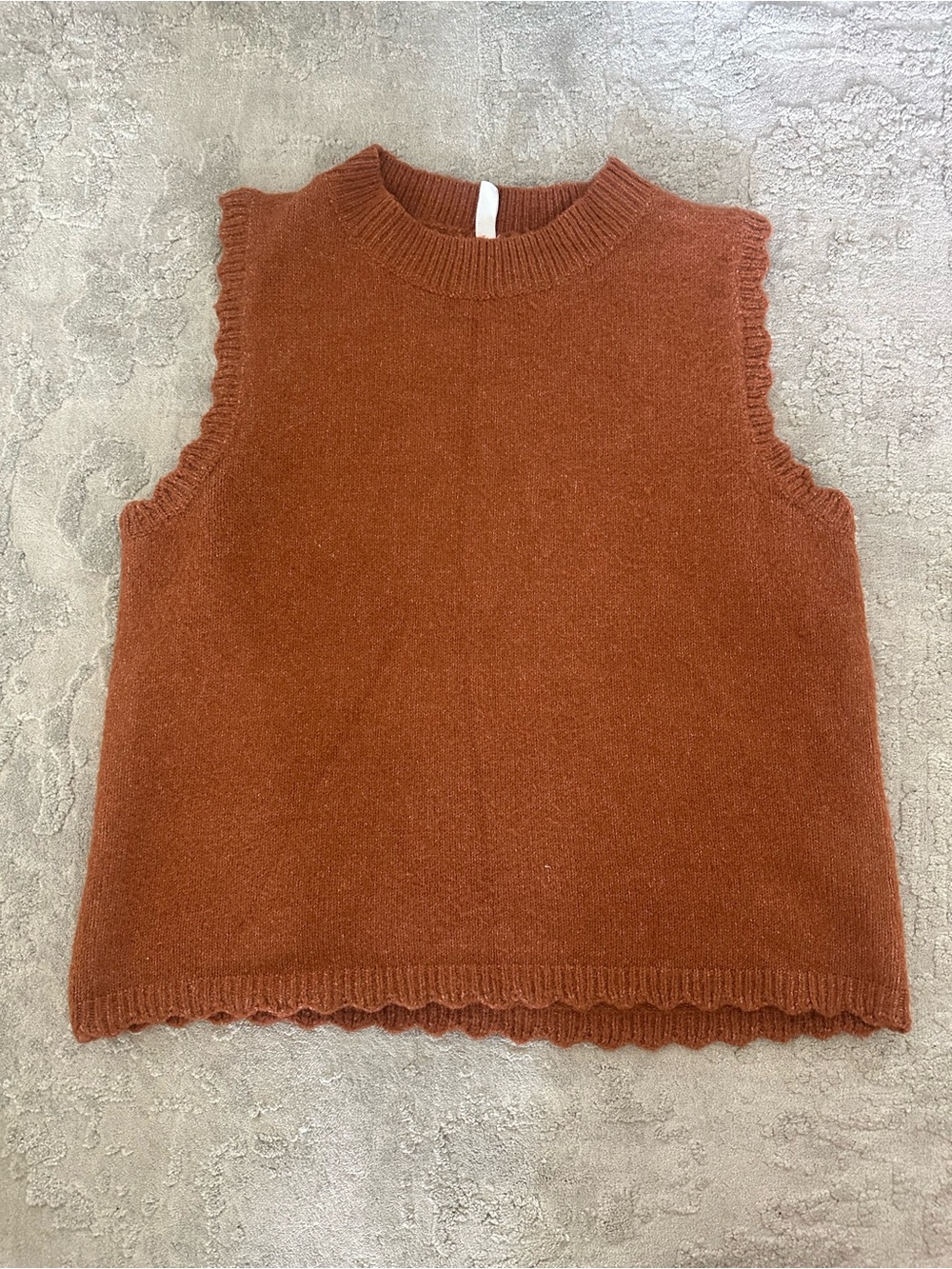 Wishlist Scallop-Hem Sleeveless Knit sweater vest